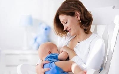 بهترین تغذیه برای رشد مغزی نوزادان